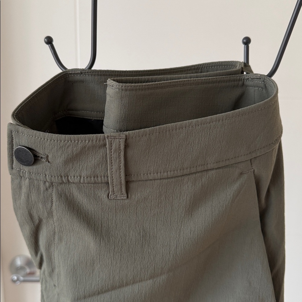 Lululemon ripstop cargo - size 30 - Picture 2 of 6